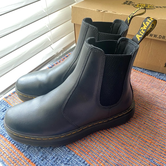 DR. MARTENS DORRIAN CHELSEA BOOT - Picture 5 of 9